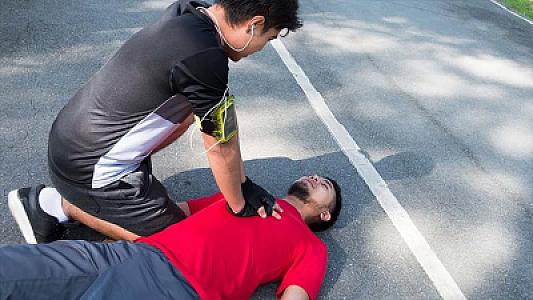 Küçədə ürəyi qəfil dayanan gənclər –