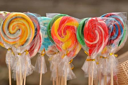 Çində dəhşətli hadisə: Sorma konfet 6 yaşında uşağın