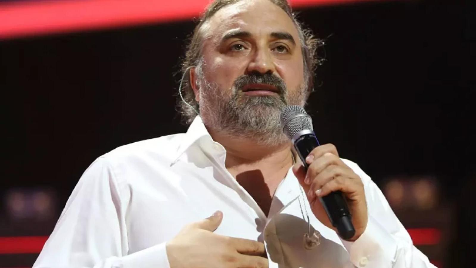 Məşhur türkiyəli müğənni səhnədə
