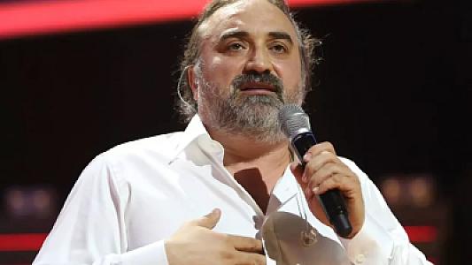 Məşhur türkiyəli müğənni səhnədə