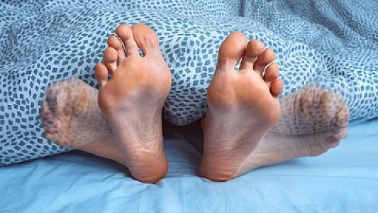 Narahat ayaq sindromunu aradan qaldırmaq üçün sizə