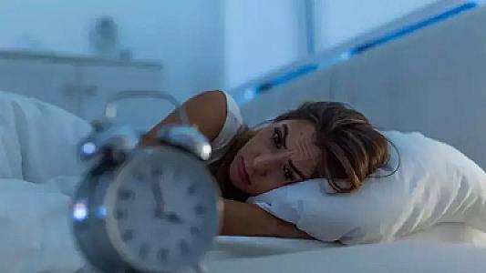 Nizamsız yuxu xərçəng riskini artırır -