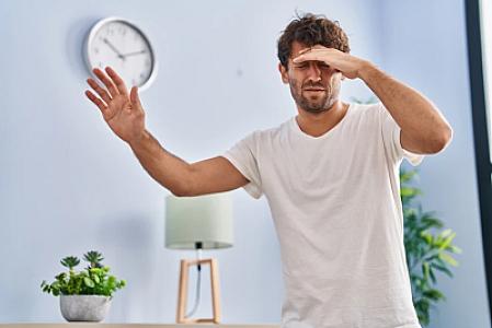 Alında ağrını görməzdən gəlməyin: