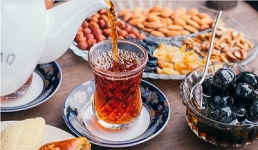 Hər gün qaşıq-qaşıq yeyirik -