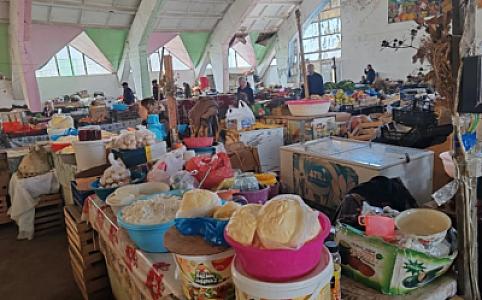 Bərdə bazarında satılan pendir və nehrə yağlarında