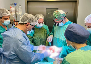 Yeni Klinikada canlıdan-canlıya qaraciyər transplantasiyasının