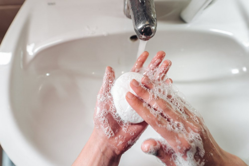 Bu sabunlarla üzü yumaq olmaz – Dermatoloq